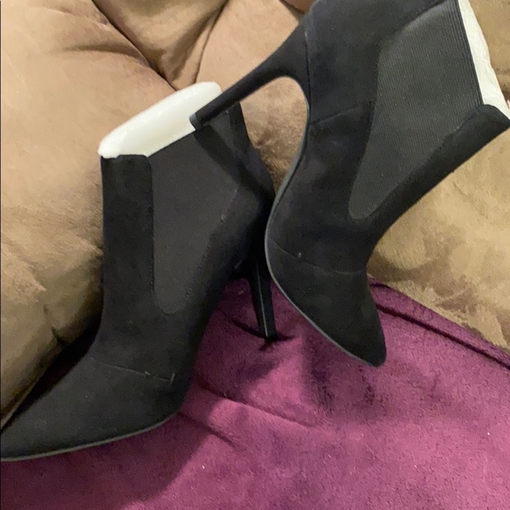 Shoes - Picture 3 of 4